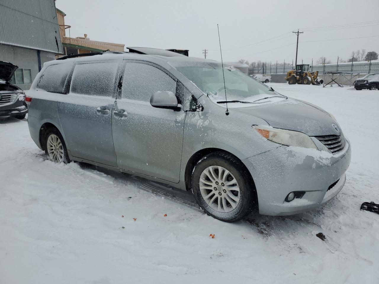 2012 Toyota Sienna VIN 5TDYK3DC9CS258022 Copart auction photo, minor dent/scratches damage thumbnail 4