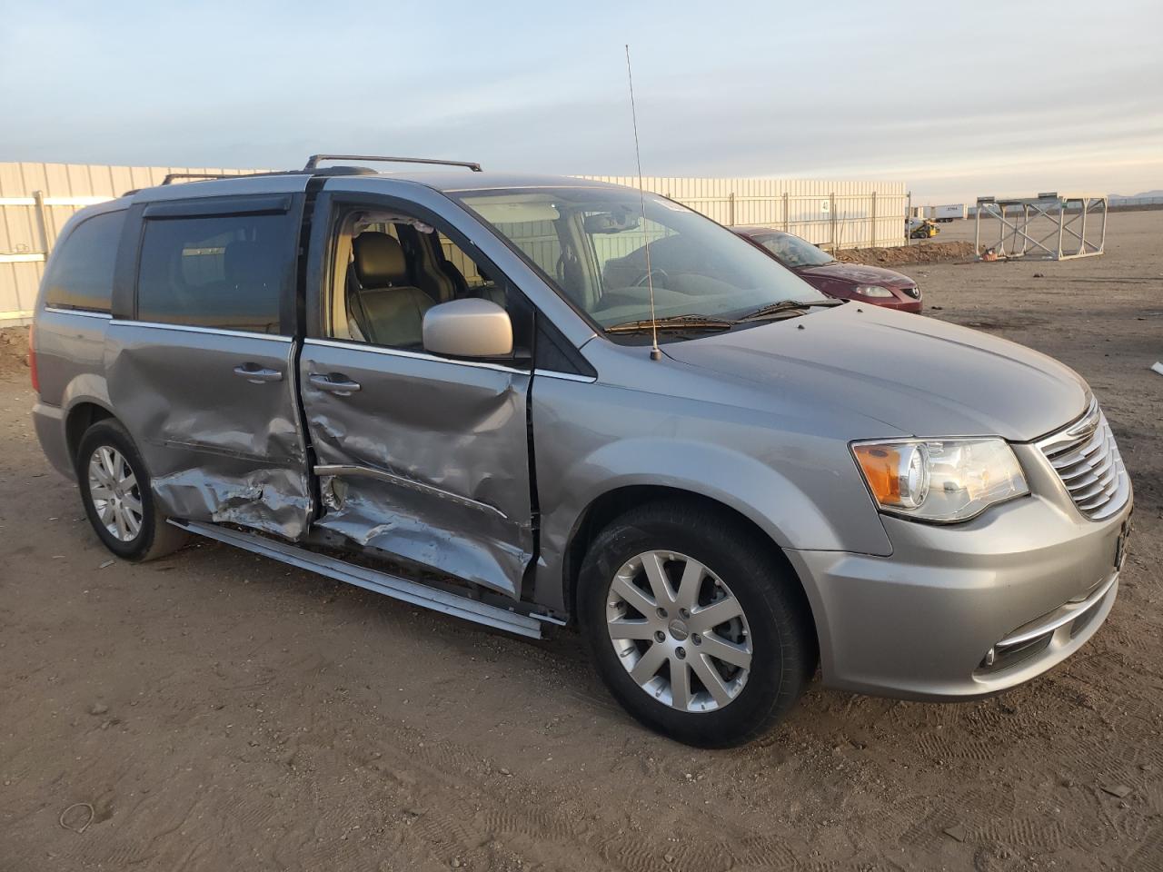 2016 Chrysler Town & Country VIN 2C4RC1BG7GR300942 Copart auction photo, side / minor dent/scratches damage thumbnail 4