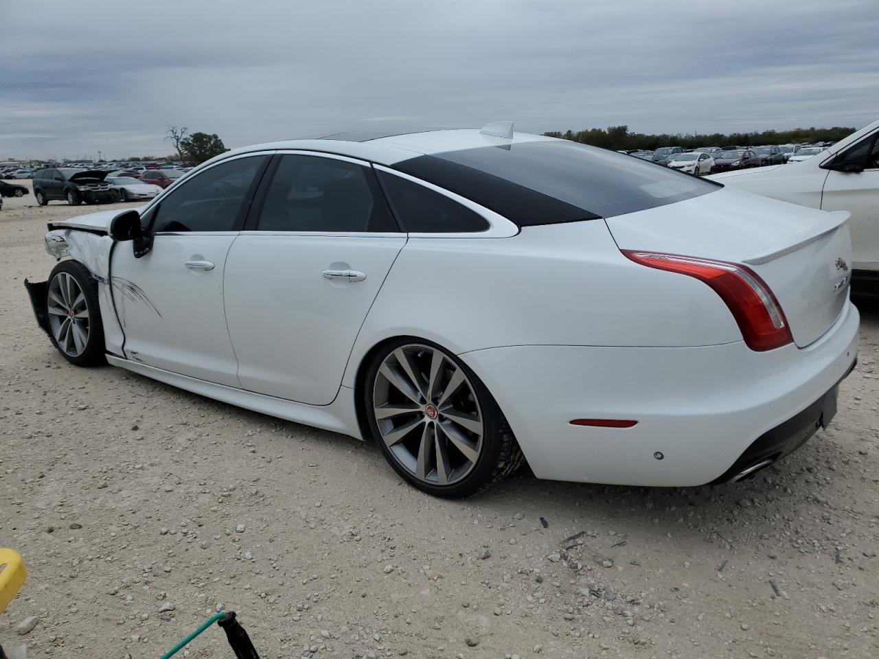 2019 Jaguar XJ VIN SAJWA1C7XK8W17806 Copart auction photo, front end / minor dent/scratches damage thumbnail 2