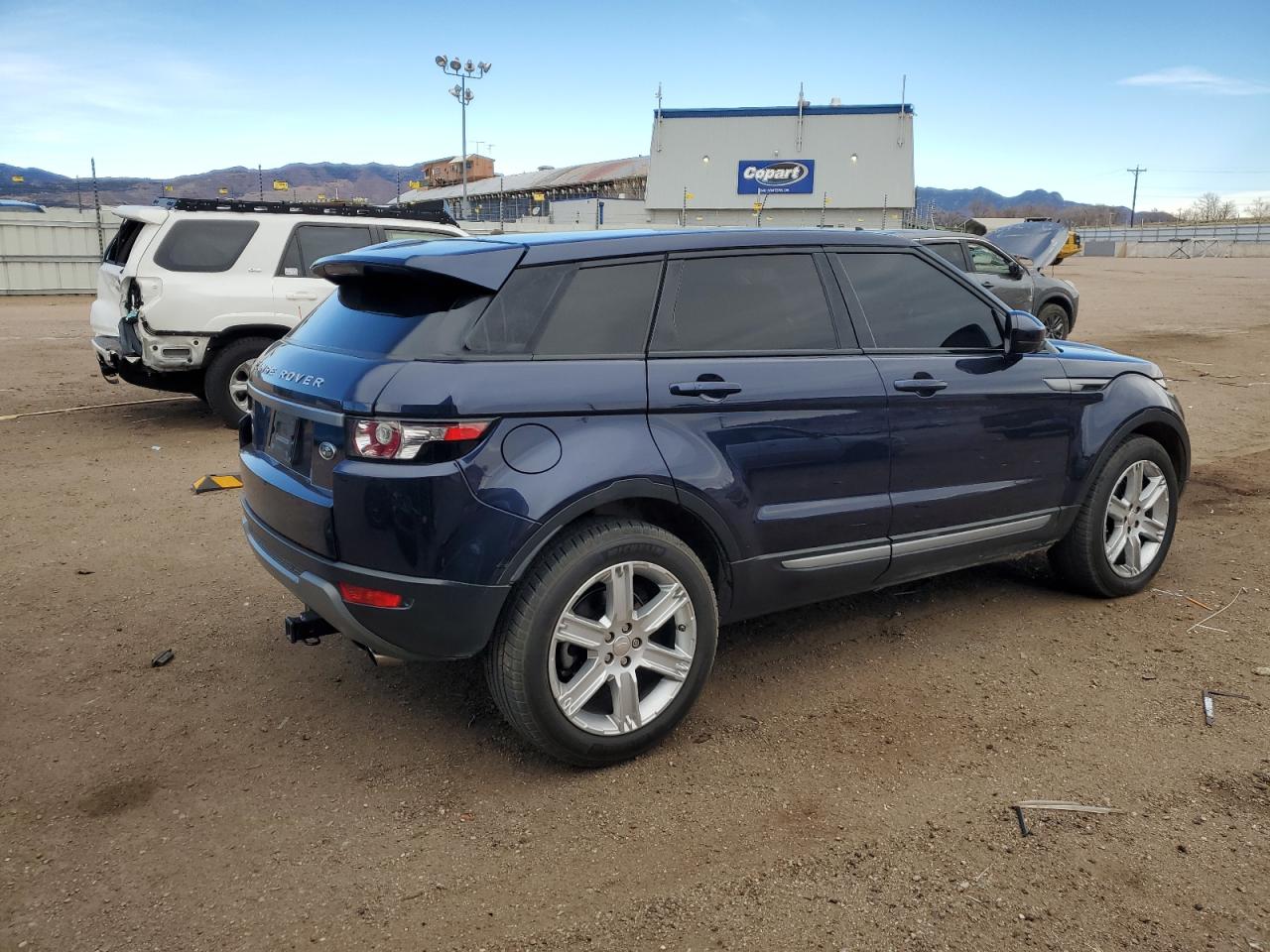 2015 Land Rover Range Rover VIN SALVP2BG7FH020739 Copart auction photo, minor dent/scratches damage thumbnail 3