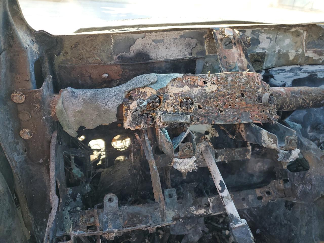 2003 Ford F250 VIN 1FTNX21F83EA39880 Copart auction photo, burn / burn - interior damage thumbnail 9