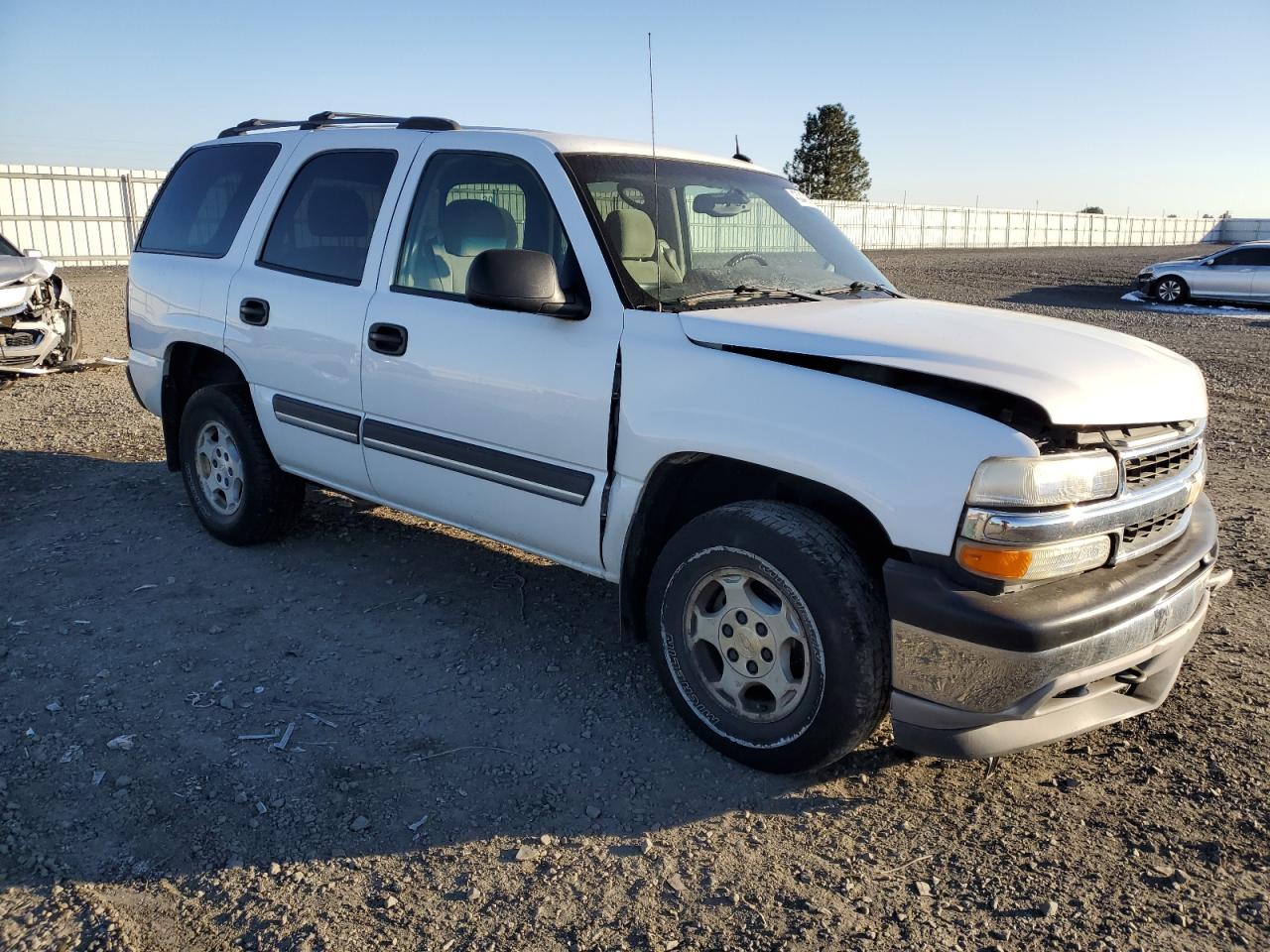 2005 Chevrolet Tahoe VIN 1GNEK13T45J196643 Copart auction photo, front end / side damage thumbnail 4