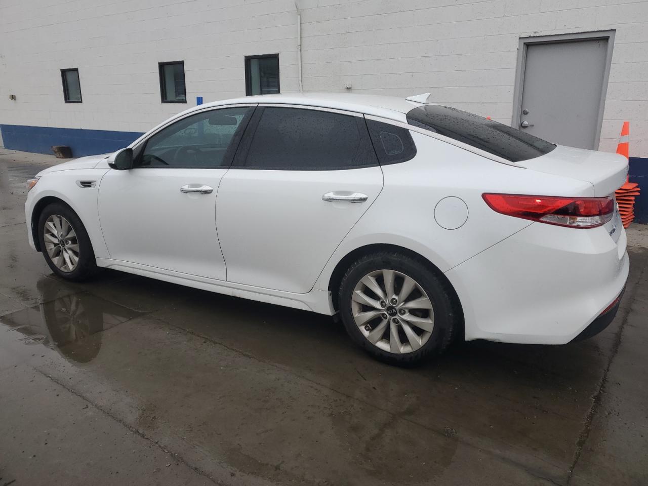 2016 KIA Optima VIN 5XXGT4L37GG024615 Copart auction photo, mechanical damage thumbnail 2