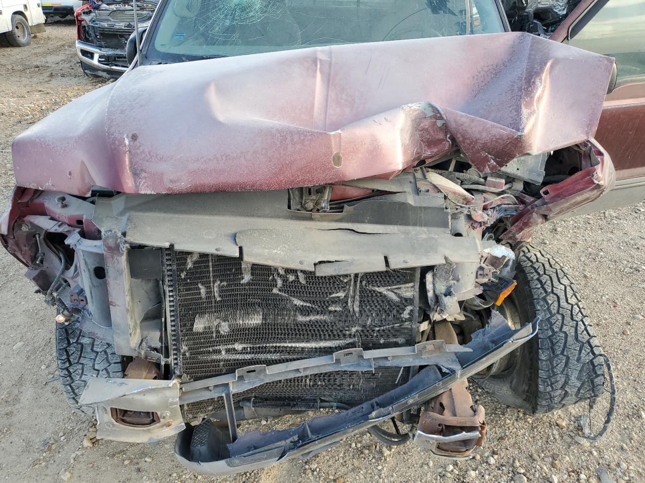 2000 Ford F250 VIN 1FTNW21F7YEC96958 Copart auction photo, front end / minor dent/scratches damage thumbnail 11