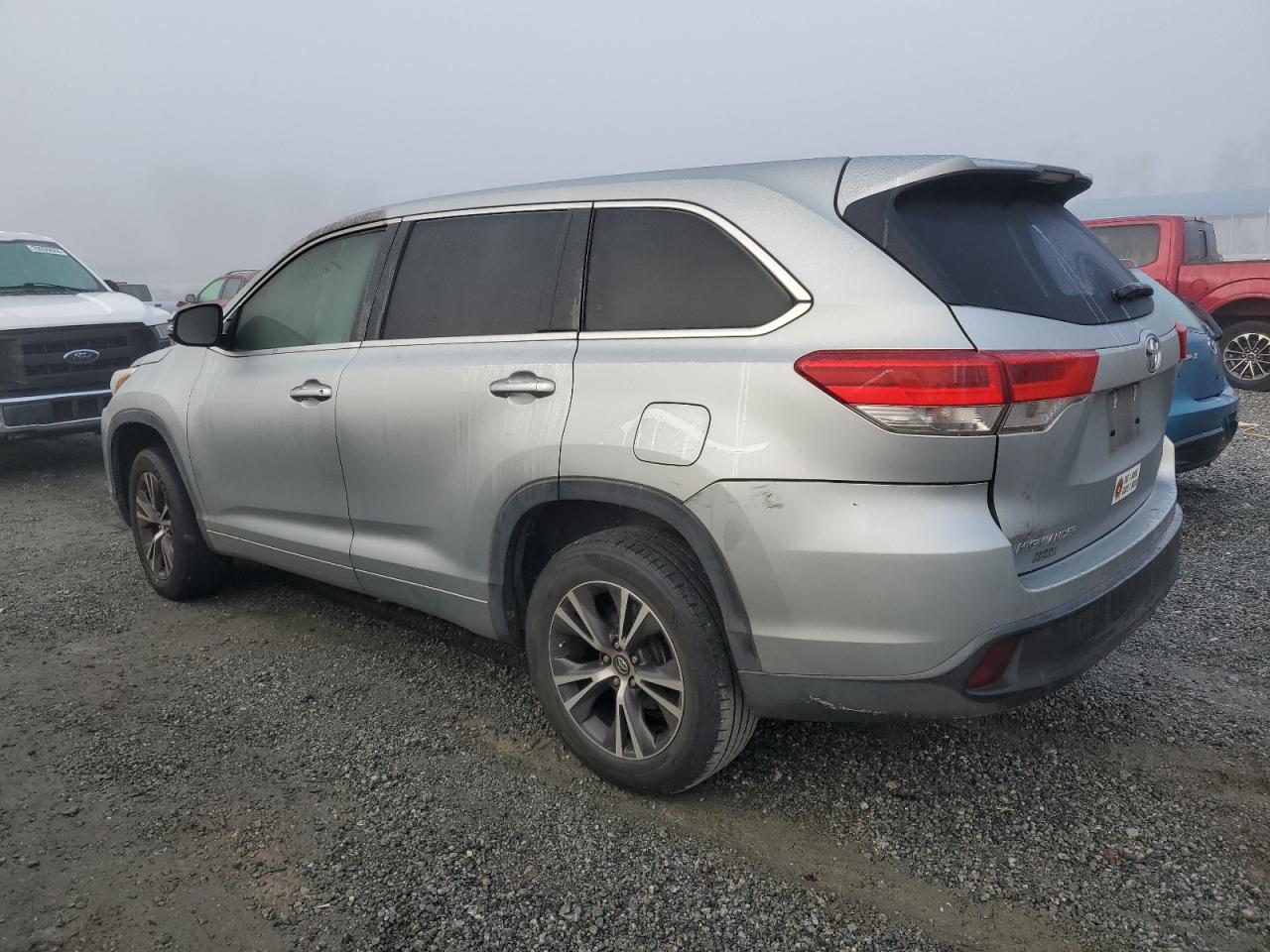 2018 Toyota Highlander VIN 5TDZZRFH5JS258138 Copart auction photo, burn - interior / side damage thumbnail 2