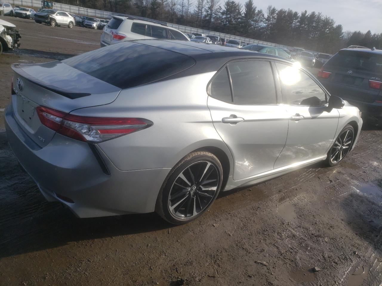 2018 Toyota Camry VIN 4T1B61HK0JU068730 Copart auction photo, front end damage thumbnail 3