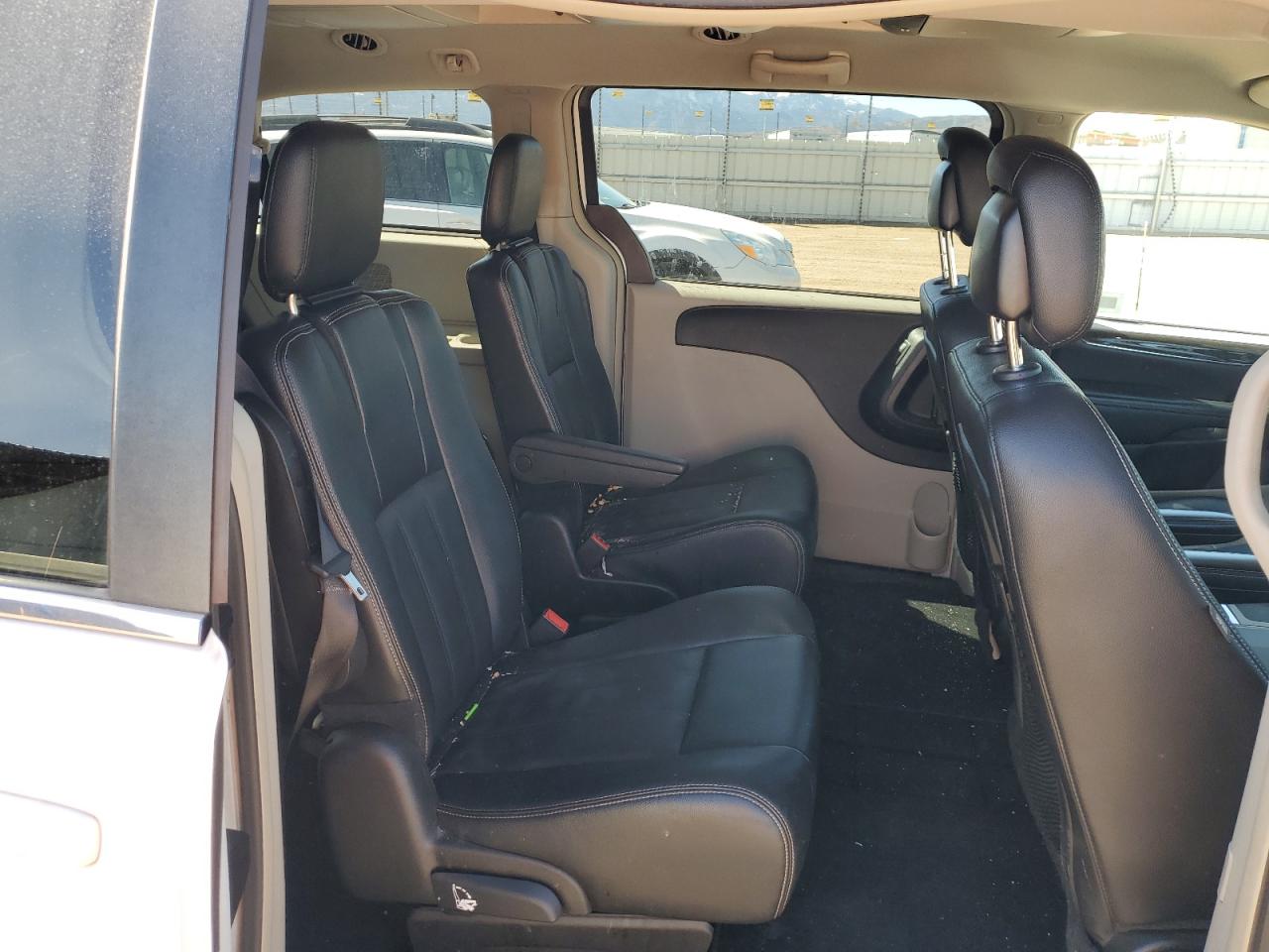 2016 Chrysler Town & Country VIN 2C4RC1BG4GR280665 Copart auction photo, minor dent/scratches damage thumbnail 11