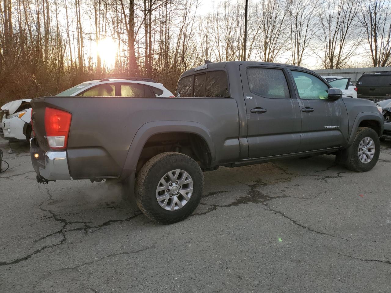 2017 Toyota Tacoma VIN 3TMDZ5BN9HM035836 Copart auction photo, front end damage thumbnail 3