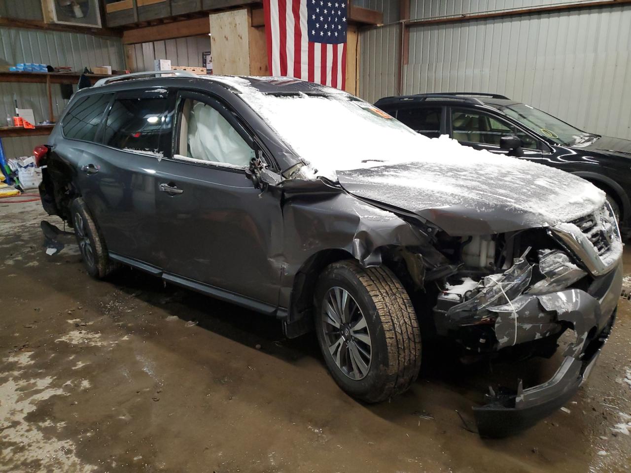 2017 Nissan Pathfinder VIN 5N1DR2MM2HC611587 Copart auction photo, side / front end damage thumbnail 4