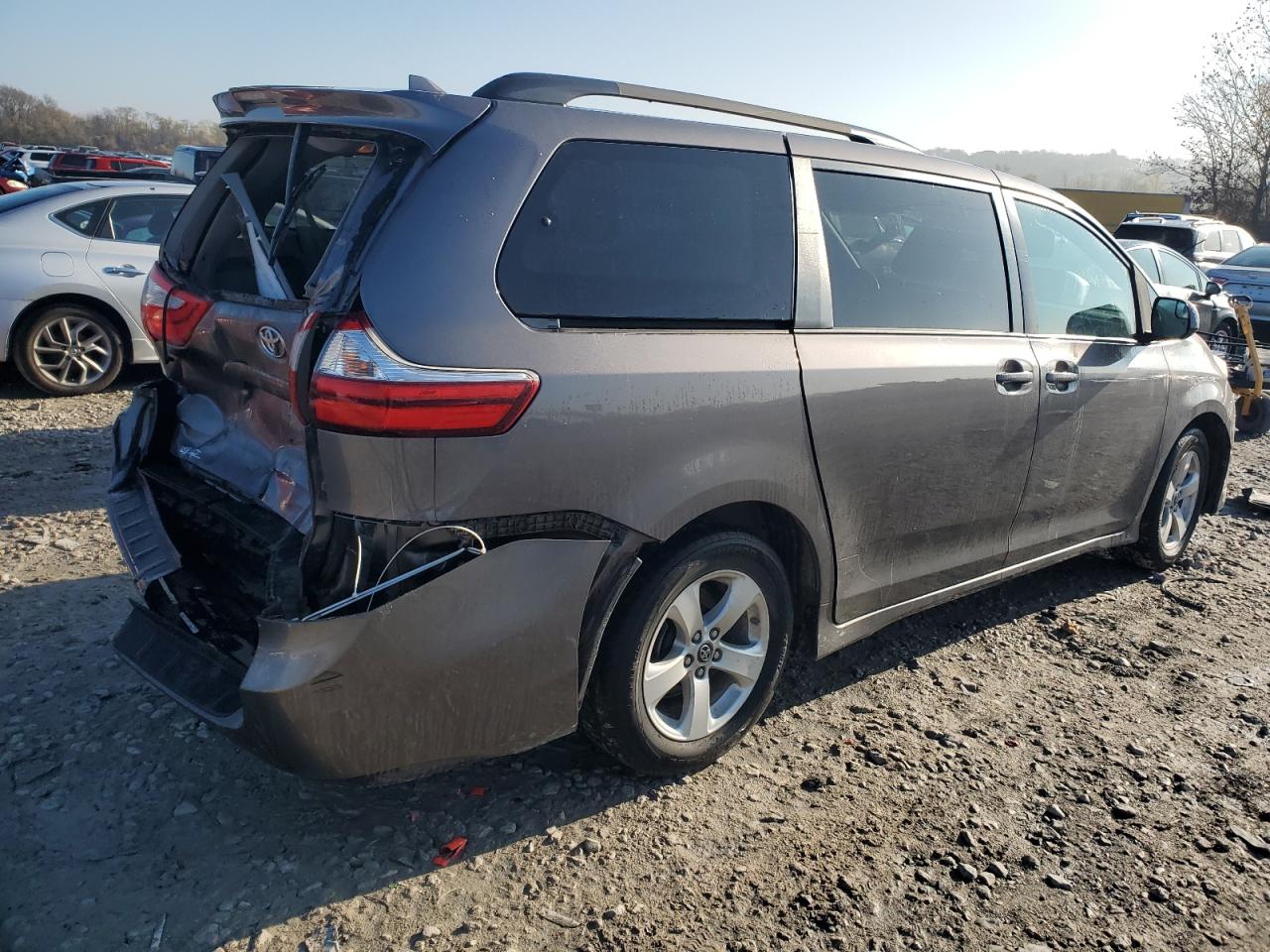 2019 Toyota Sienna VIN 5TDKZ3DC7KS984932 Copart auction photo, rear end damage thumbnail 3