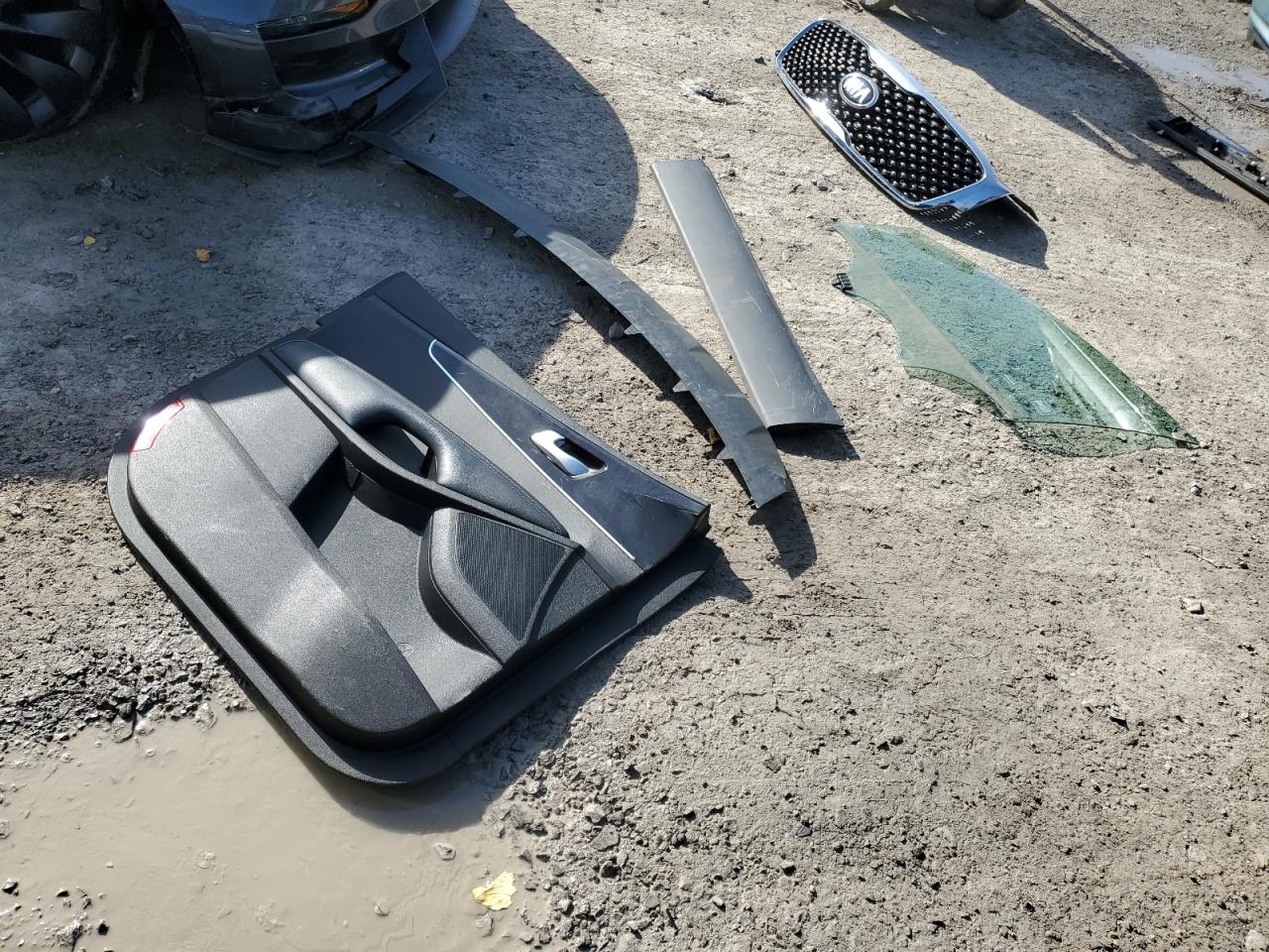 2018 KIA Sorento VIN 5XYPG4A38JG404315 Copart auction photo, vandalism / all over damage thumbnail 13