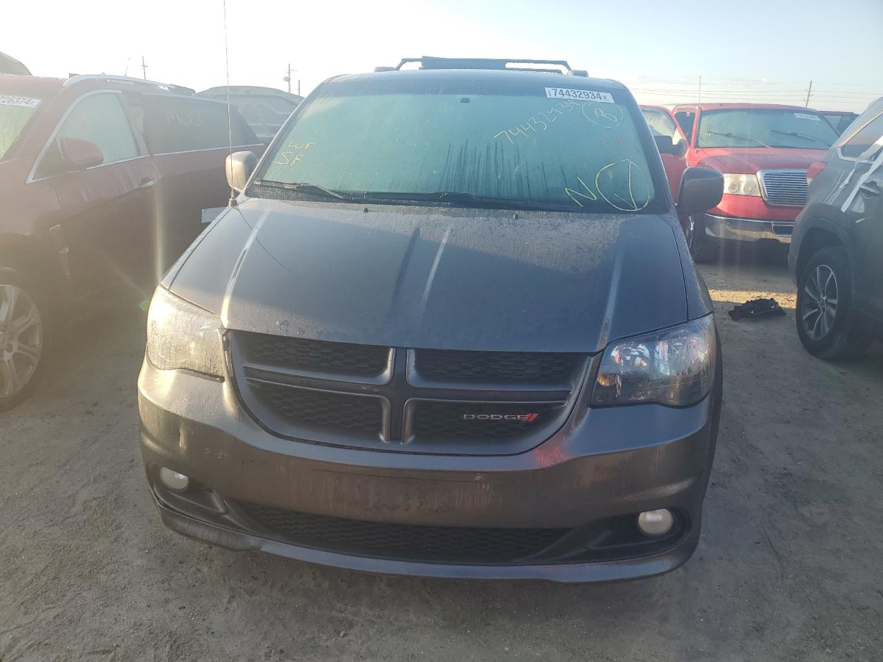 2016 Dodge Caravan VIN 2C4RDGEG4GR352332 Copart auction photo, water/flood damage thumbnail 5
