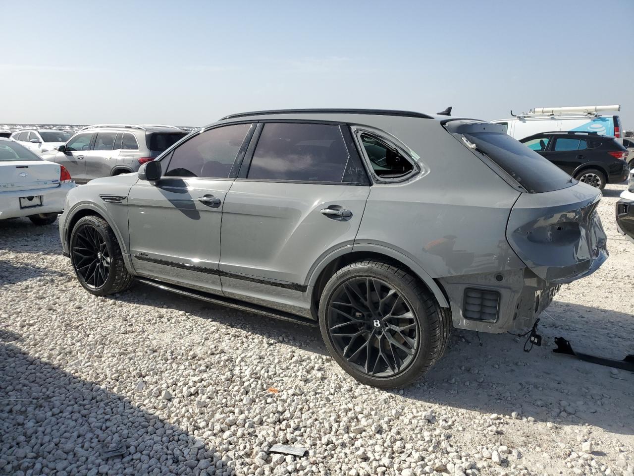 2022 Bentley Bentayga VIN SJAAR2ZV5NC013998 Copart auction photo, rear end damage thumbnail 2
