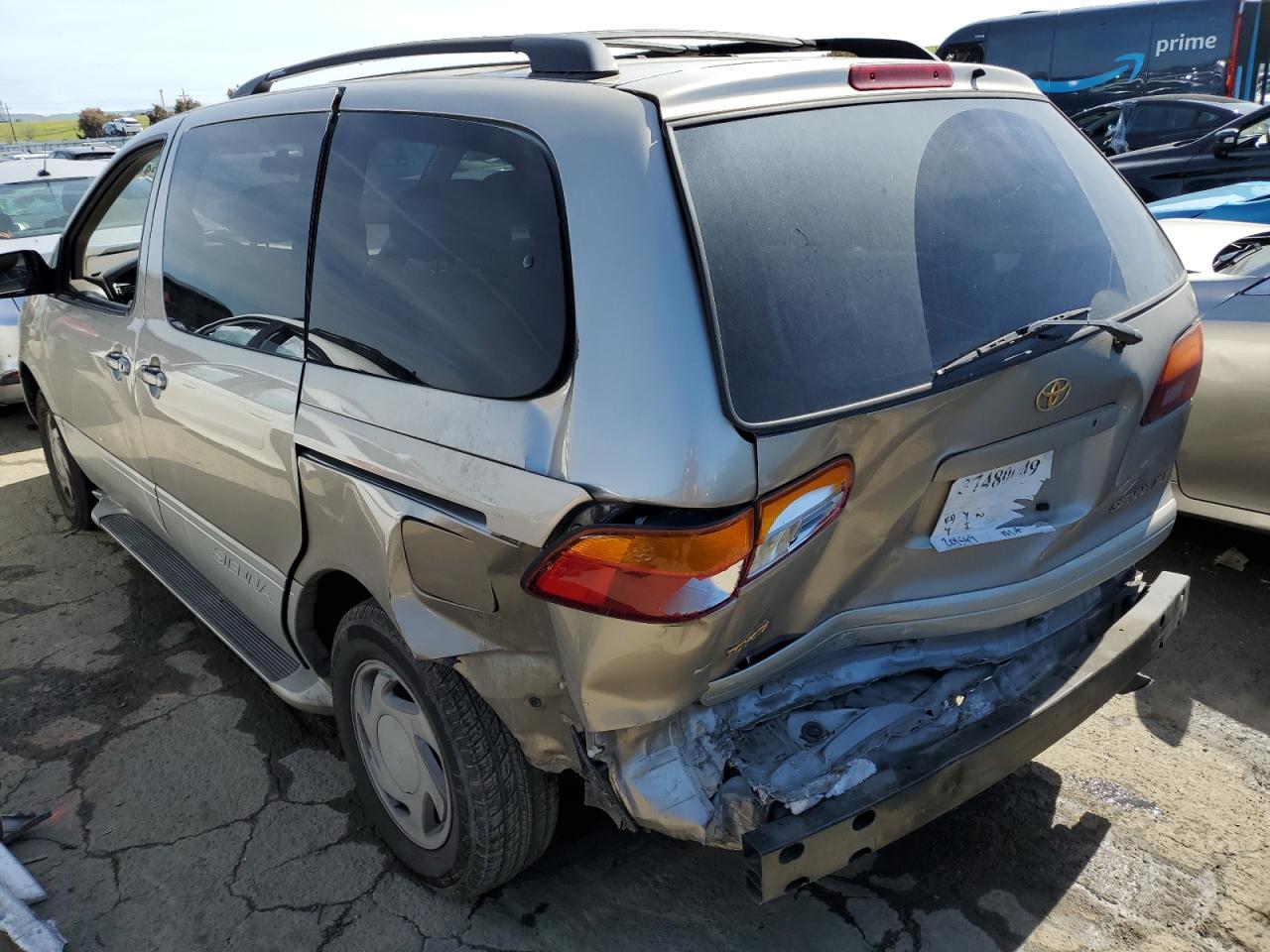2000 Toyota Sienna VIN 4T3ZF13C1YU288572 Copart auction photo, rear end damage thumbnail 2