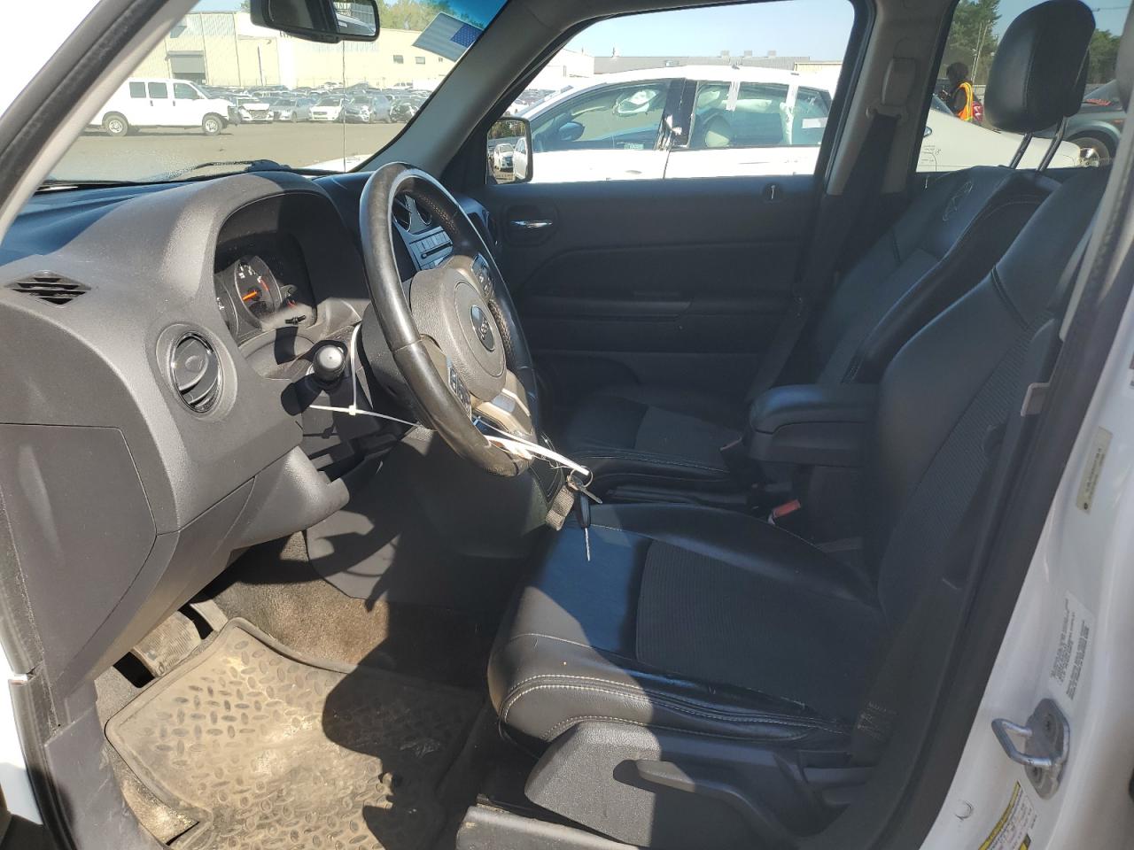2013 Jeep Liberty (Patriot) VIN 1C4NJRFB9DD279818 Copart auction photo, front end / minor dent/scratches damage thumbnail 7