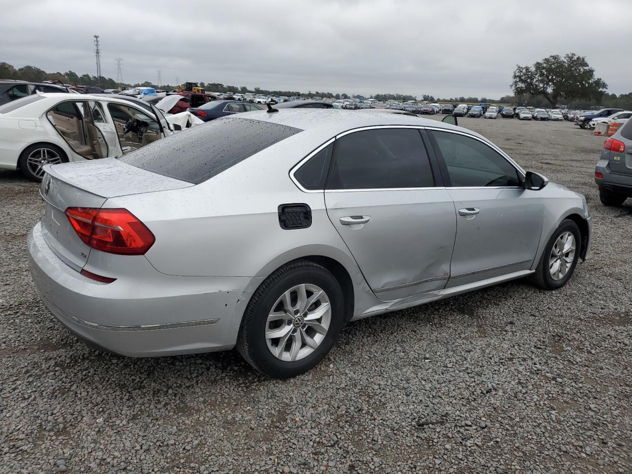 2016 Volkswagen Passat VIN 1VWAS7A36GC041187 Copart auction photo, front end / minor dent/scratches damage thumbnail 3