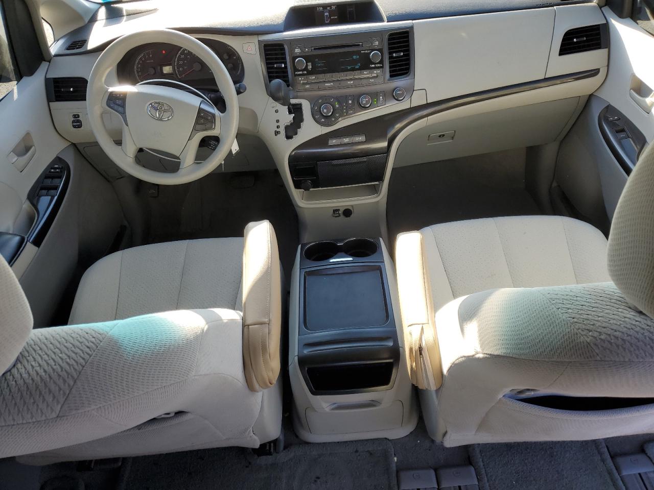 2011 Toyota Sienna VIN 5TDKK3DC3BS028352 Copart auction photo, rear end / minor dent/scratches damage thumbnail 8