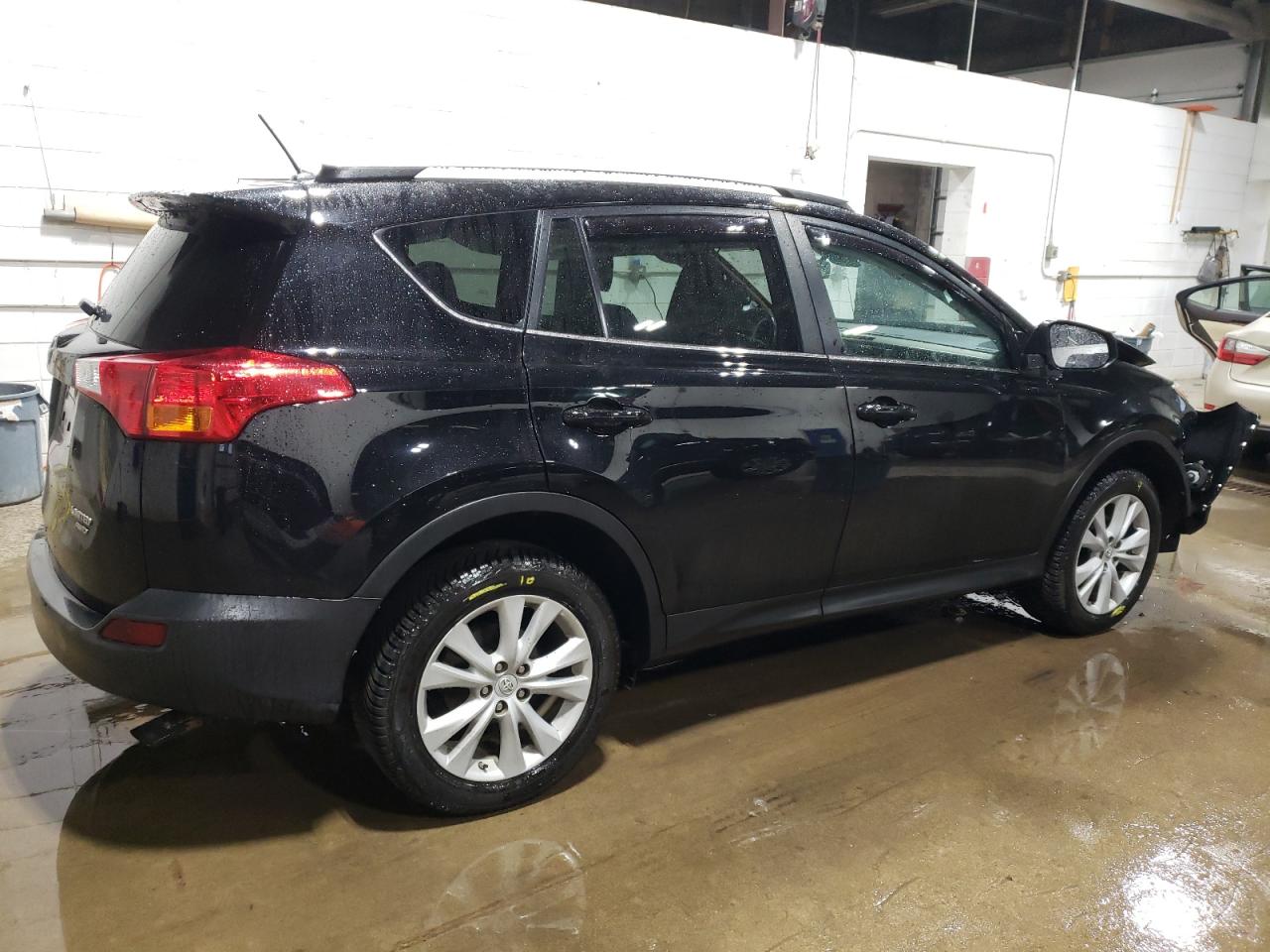 2015 Toyota RAV 4 VIN 2T3DFREV9FW363538 Copart auction photo, front end / side damage thumbnail 3