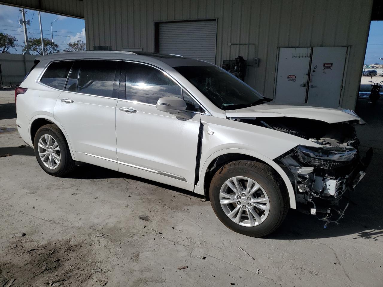 2022 Cadillac XT6 VIN 1GYKPAR4XNZ149691 Copart auction photo, front end damage thumbnail 4