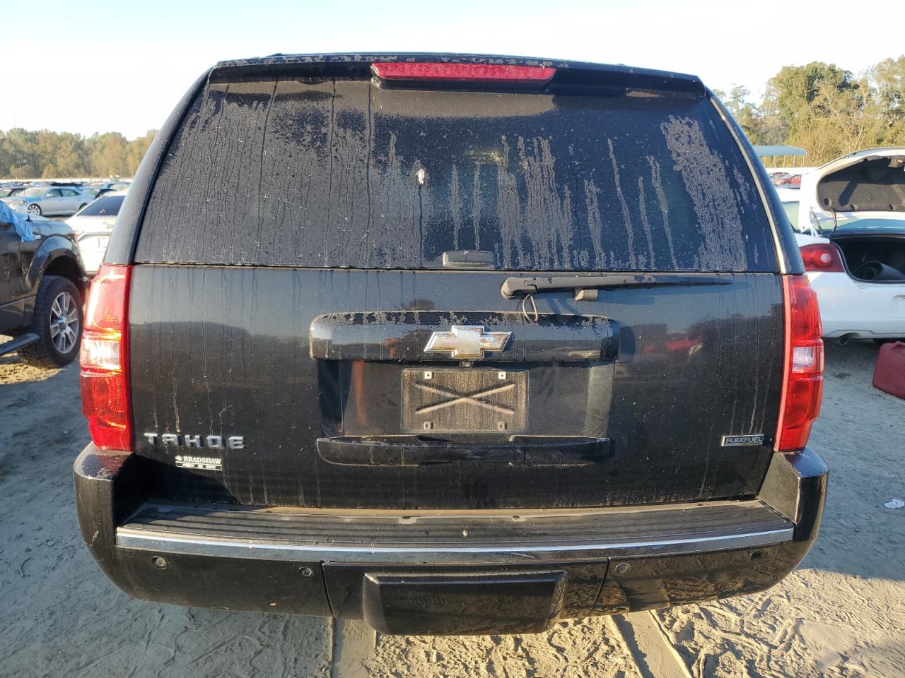2011 Chevrolet Tahoe VIN 1GNSCCE00BR271382 Copart auction photo, front end / minor dent/scratches damage thumbnail 6