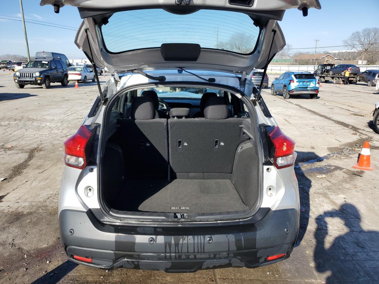 2020 Nissan Kicks VIN 3N1CP5BV0LL569519 Copart auction photo, front end / minor dent/scratches damage thumbnail 6