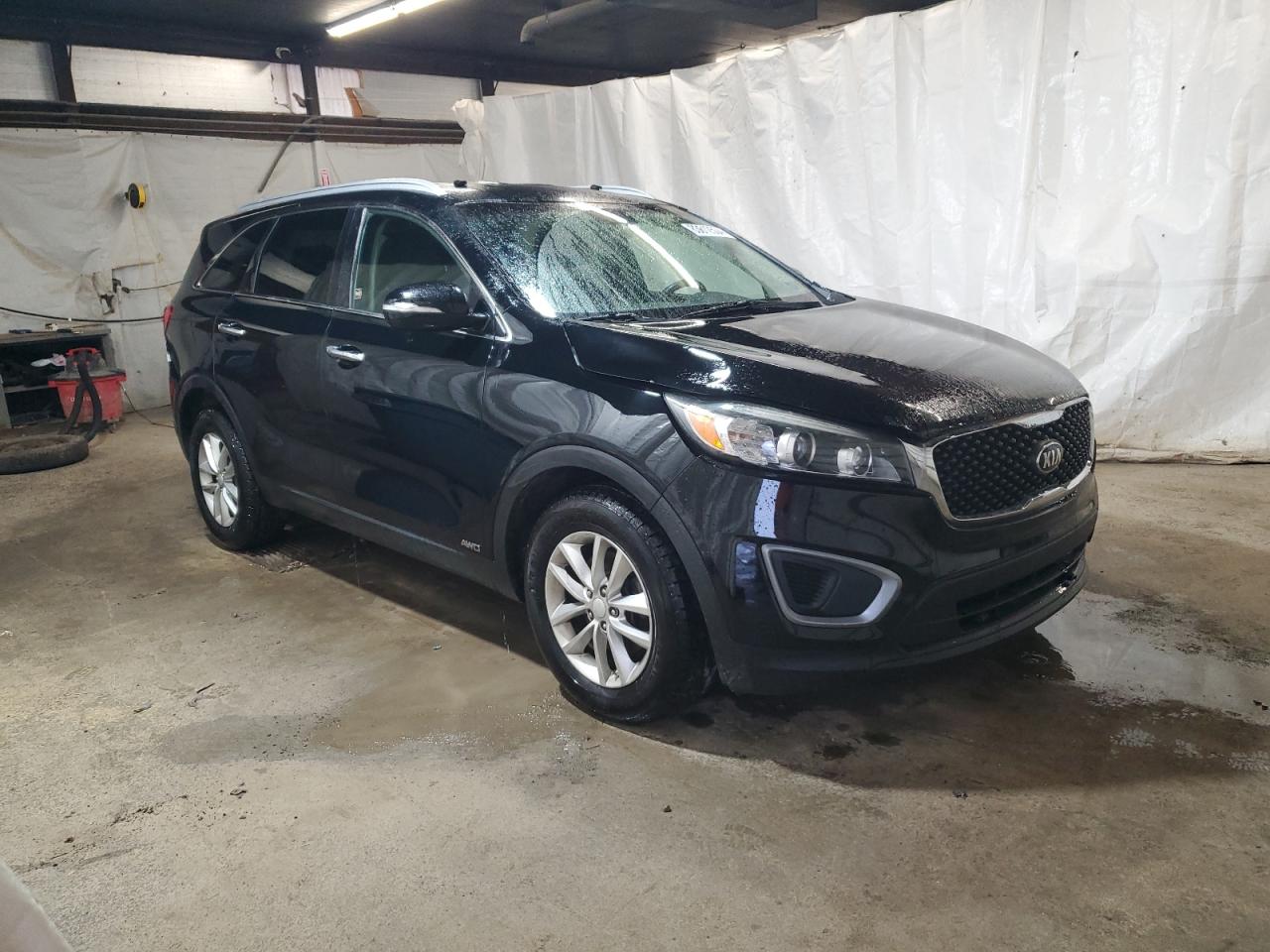 2016 KIA Sorento VIN 5XYPGDA3XGG056607 Copart auction photo, front end / side damage thumbnail 4