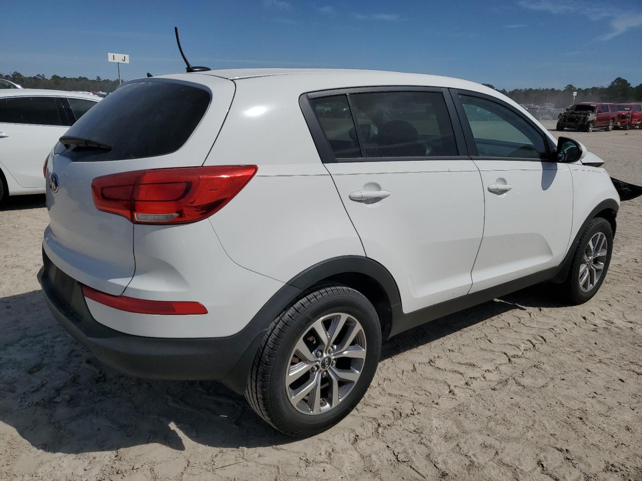 2015 KIA Sportage VIN KNDPB3AC3F7701067 Copart auction photo, front end / minor dent/scratches damage thumbnail 3