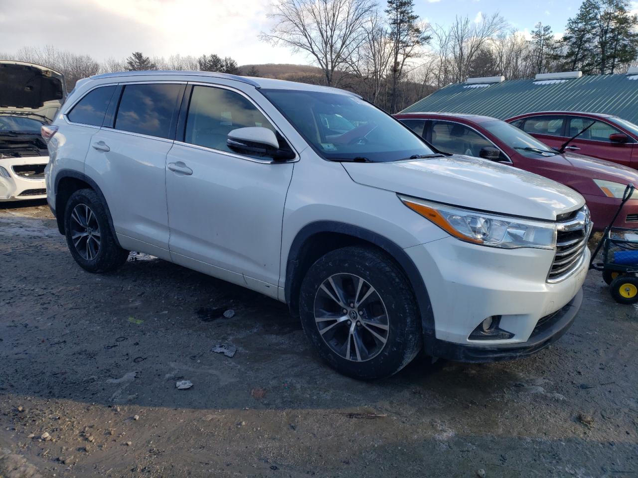 2016 Toyota Highlander VIN 5TDJKRFH3GS247939 Copart auction photo, side / rear end damage thumbnail 4