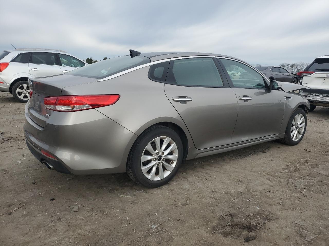 2016 KIA Optima VIN 5XXGU4L35GG052121 Copart auction photo, front end / minor dent/scratches damage thumbnail 3