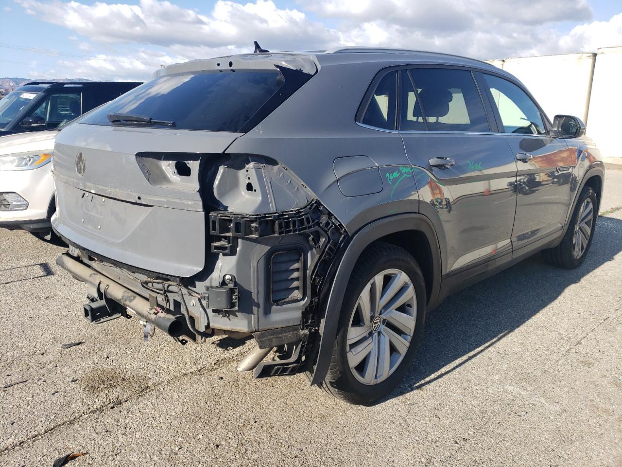 2020 Volkswagen Atlas VIN 1V2YE2CA2LC231570 Copart auction photo, rear end / side damage thumbnail 3