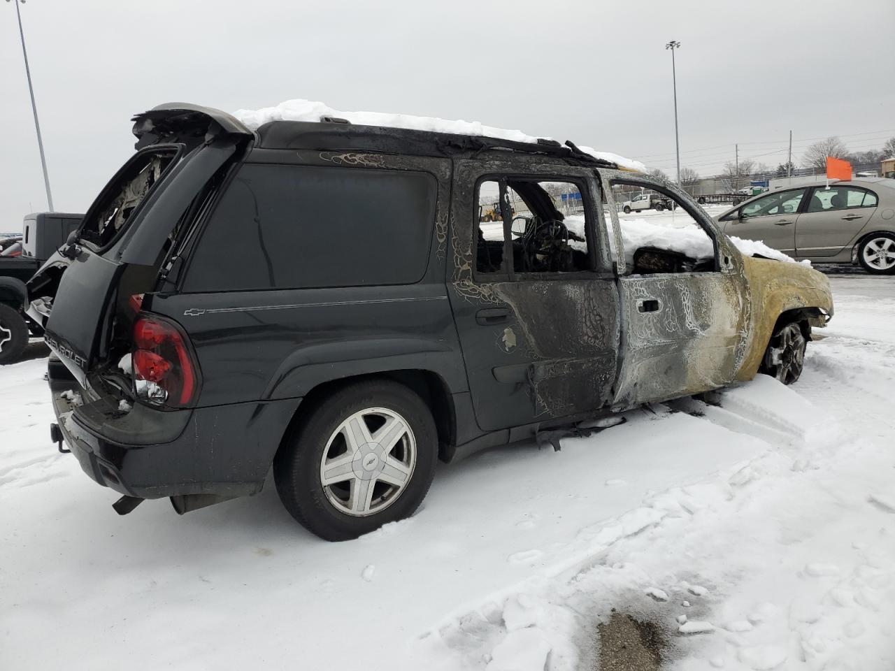 2003 Chevrolet TrailBlazer VIN 1GNET16S836236710 Copart auction photo, burn damage thumbnail 3