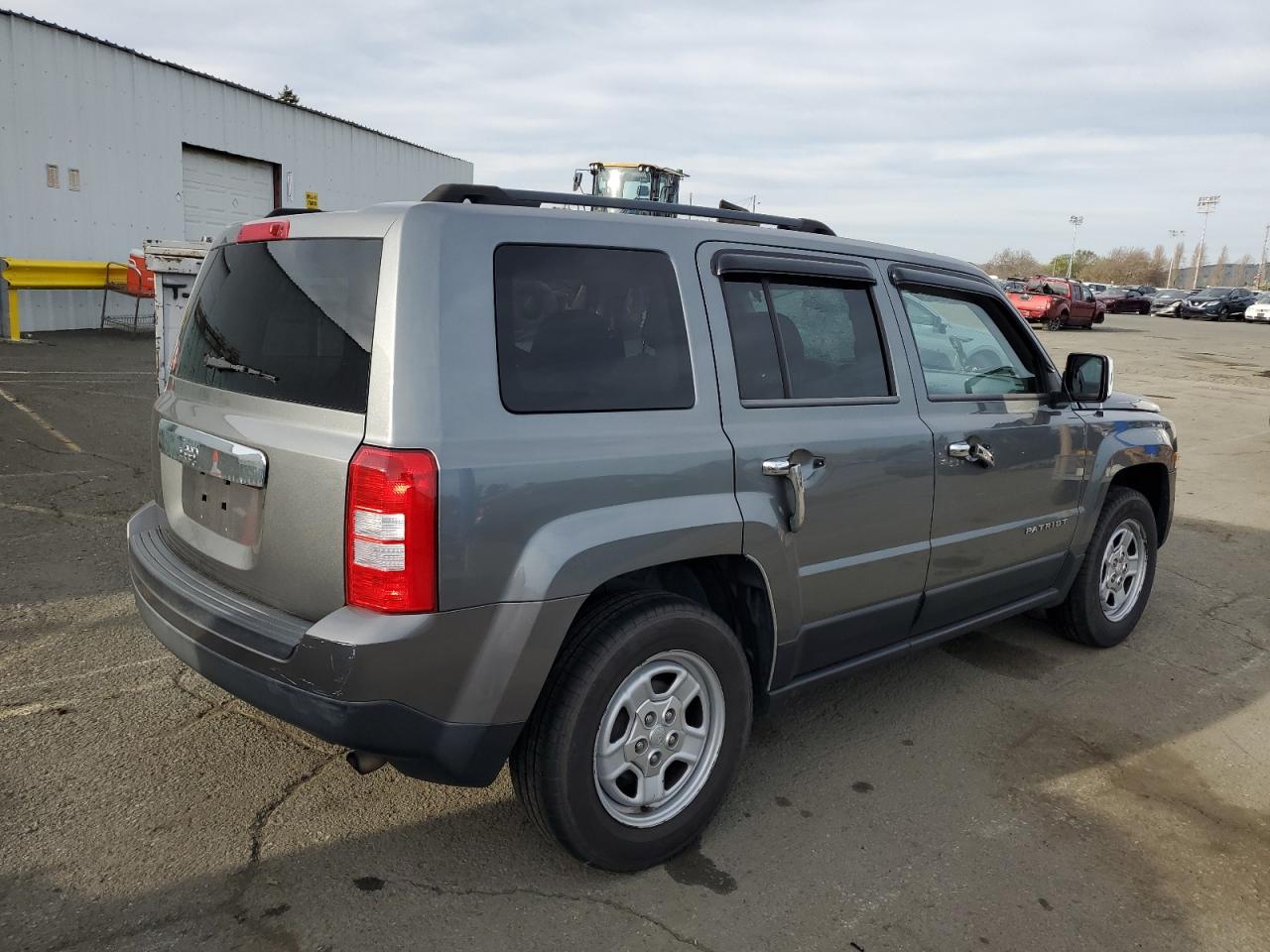 2014 Jeep Liberty (Patriot) VIN 1C4NJPBA5ED577365 Copart auction photo, vandalism damage thumbnail 3