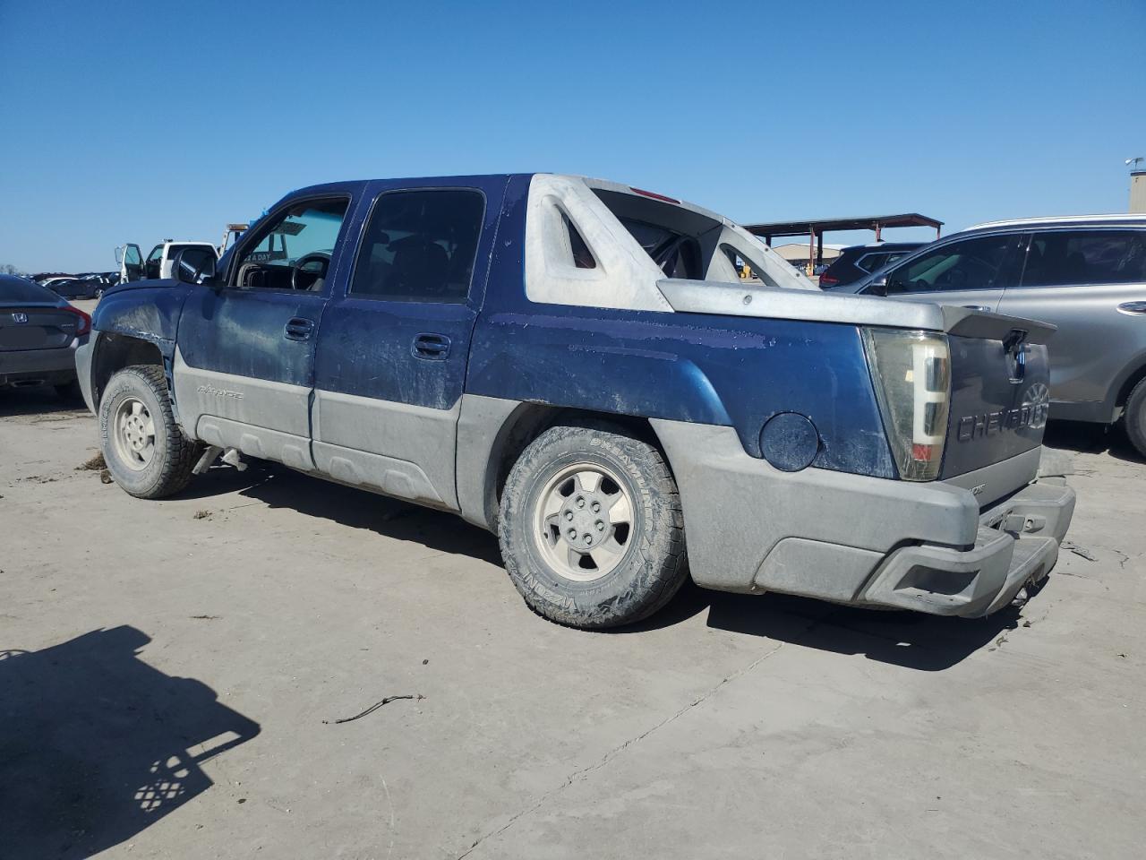 2002 Chevrolet Avalanche VIN 3GNEC13T12G203834 Copart auction photo, side damage thumbnail 2