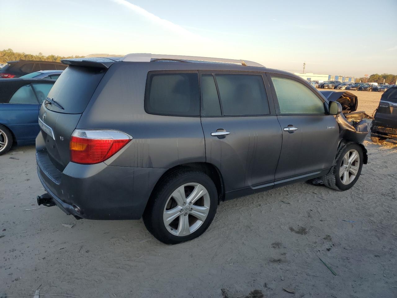 2008 Toyota Highlander VIN JTEDS42A682030558 Copart auction photo, front end damage thumbnail 3