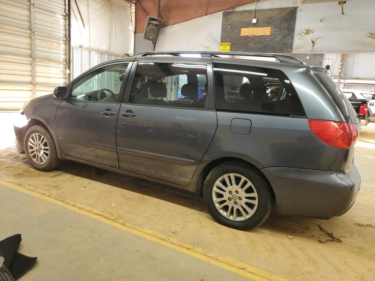 2008 Toyota Sienna VIN 5TDZK22C28S204750 Copart auction photo, all over damage thumbnail 2