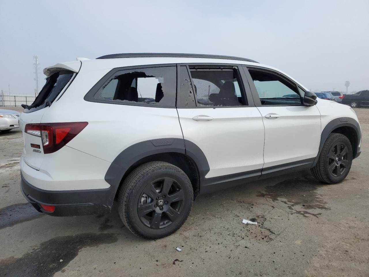 2022 Honda Pilot VIN 5FNYF6H83NB077596 Copart auction photo, vandalism damage thumbnail 3