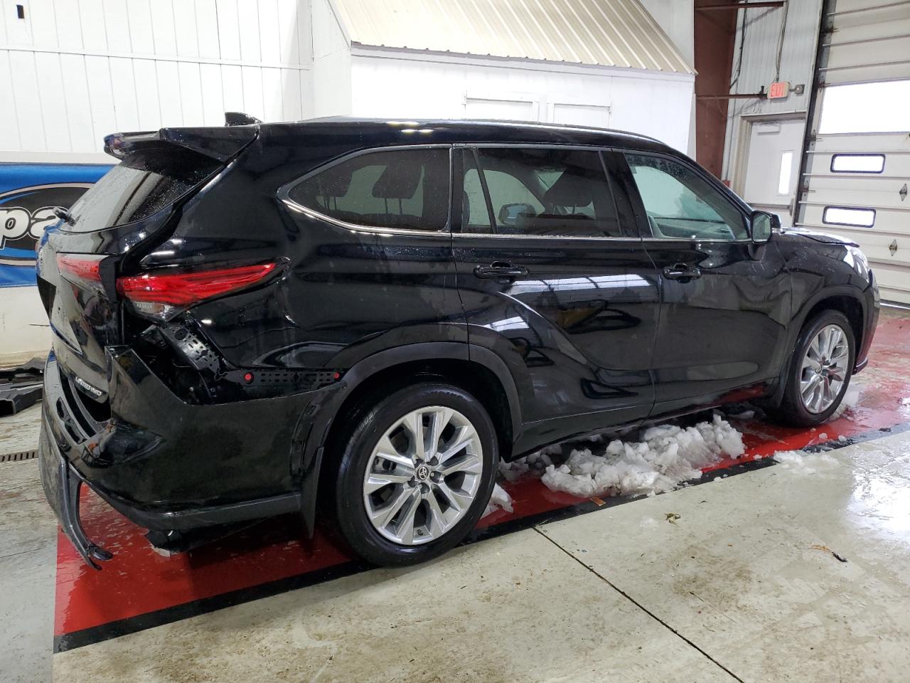 2021 Toyota Highlander VIN 5TDDZRBH2MS527216 Copart auction photo, front end / rear end damage thumbnail 3