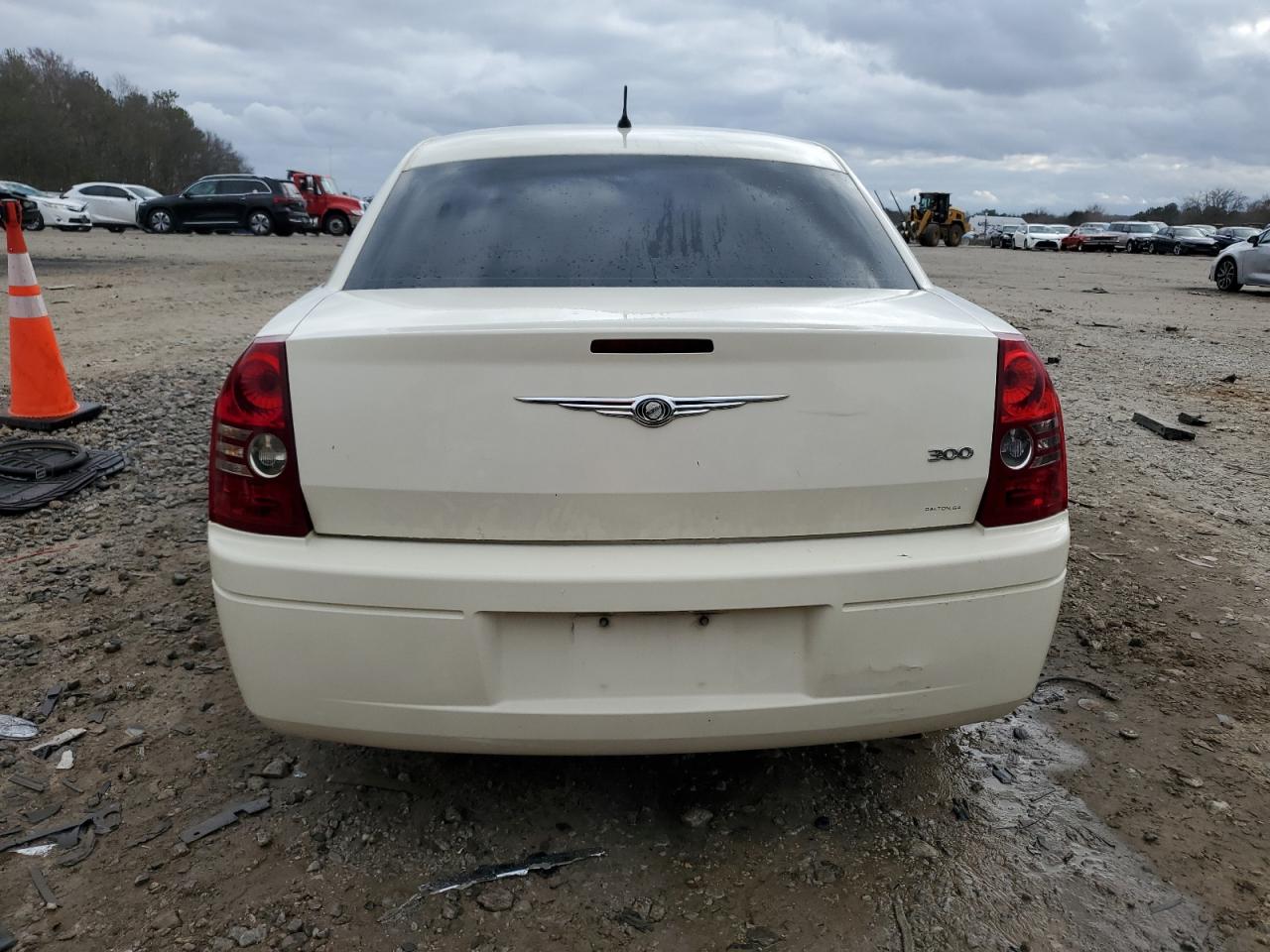 2008 Chrysler 300 VIN 2C3LA43R98H145691 Copart auction photo, front end / side damage thumbnail 6
