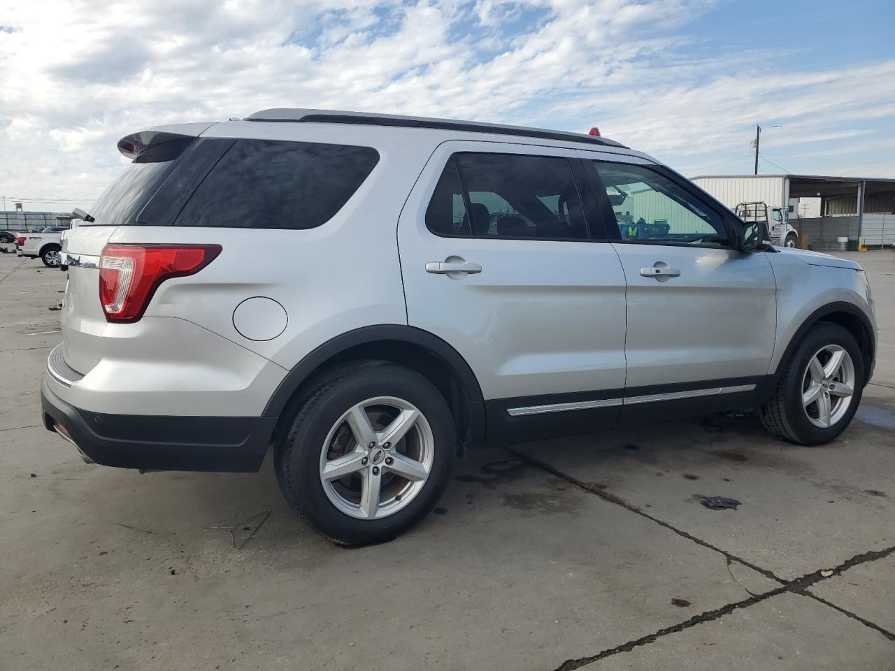 2018 Ford Explorer VIN 1FM5K7D8XJGA31270 Copart auction photo, side damage thumbnail 3
