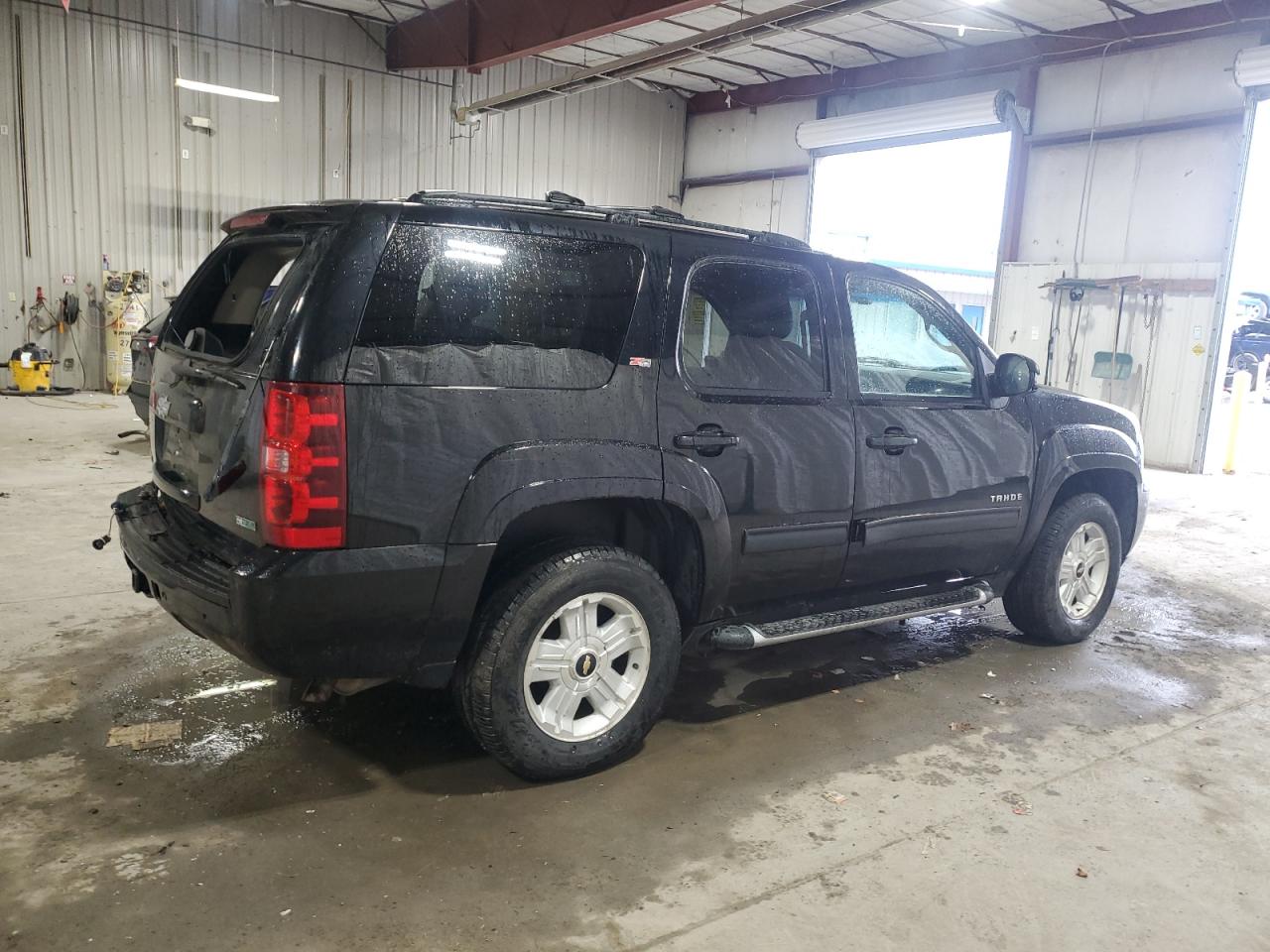 2010 Chevrolet Tahoe VIN 1GNUKBE00AR100426 Copart auction photo, rear end / side damage thumbnail 3