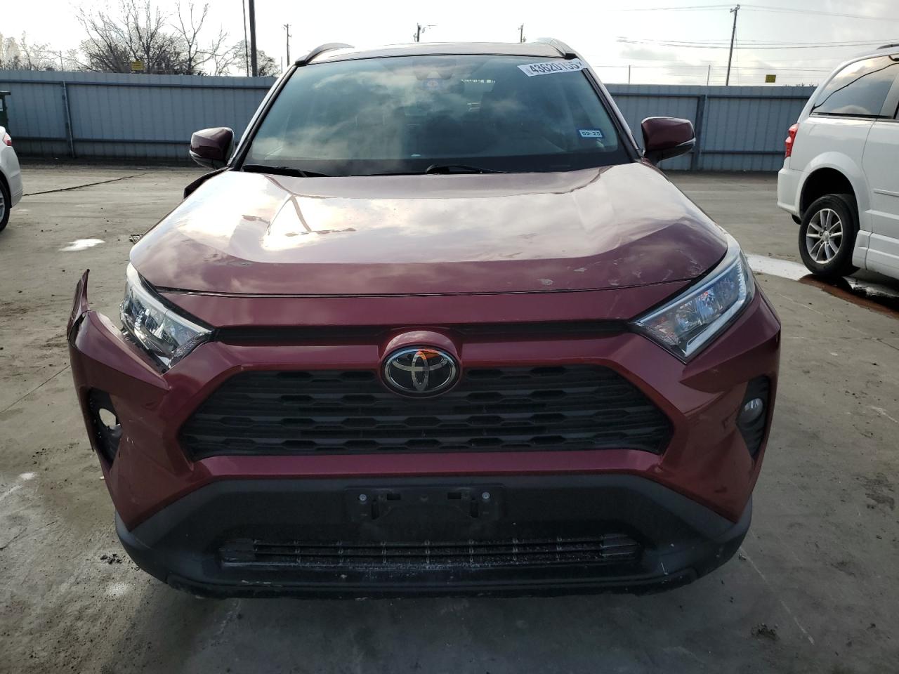 2020 Toyota RAV 4 VIN 2T3W1RFV4LW100858 Copart auction photo, front end / side damage thumbnail 5