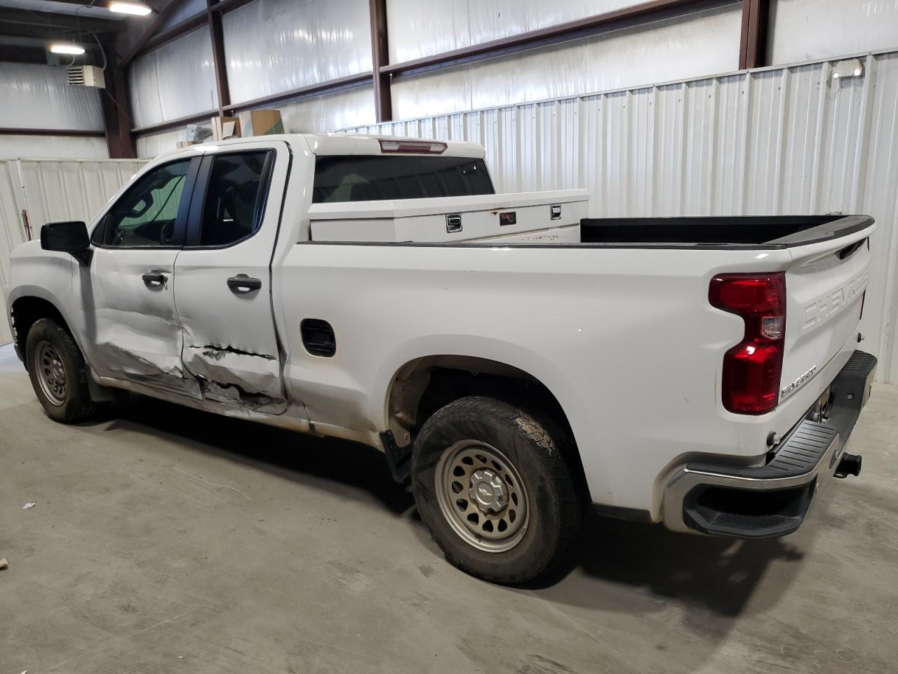 2021 Chevrolet Silverado VIN 1GCRWAEH0MZ426489 Copart auction photo, side damage thumbnail 2