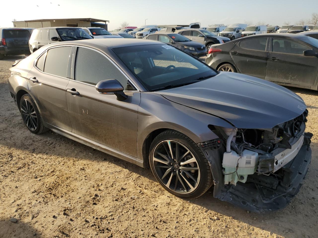 2018 Toyota Camry VIN 4T1B61HK0JU109101 Copart auction photo, front end / rear end damage thumbnail 4