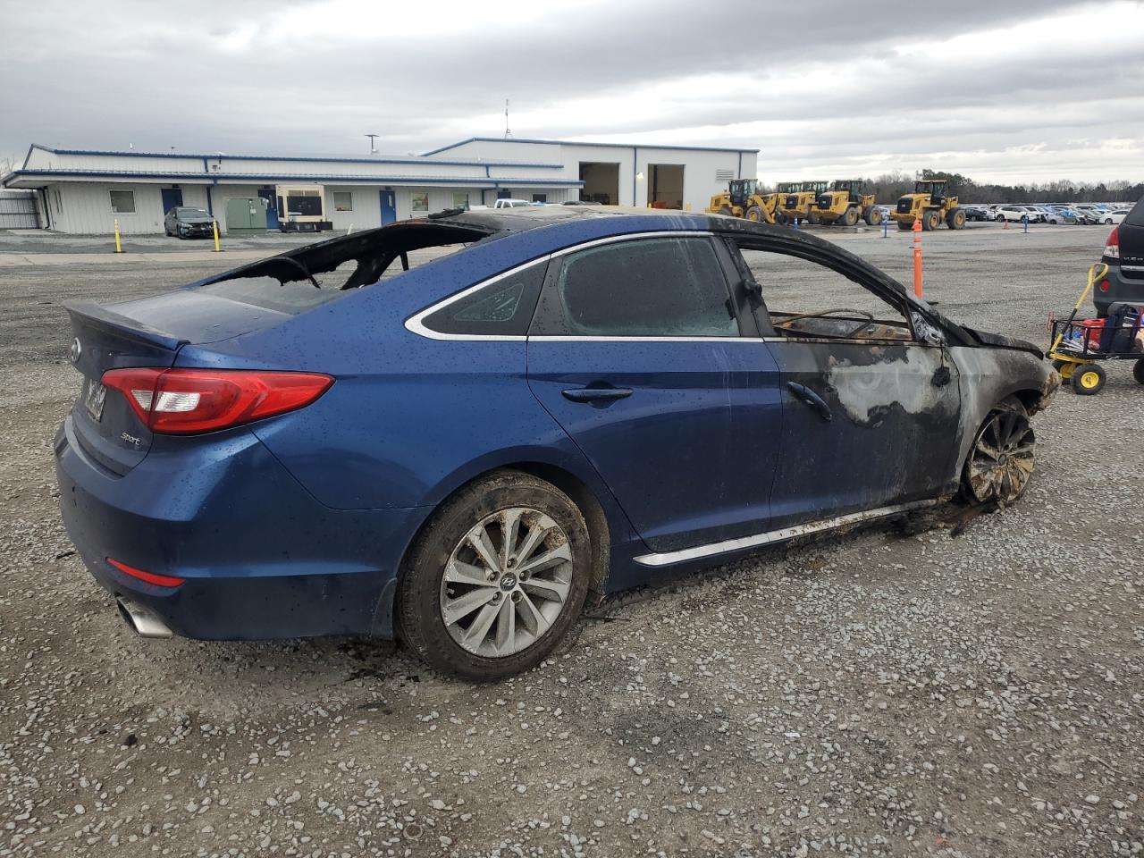 2015 Hyundai Sonata VIN 5NPE34AF9FH079185 Copart auction photo, burn damage thumbnail 3