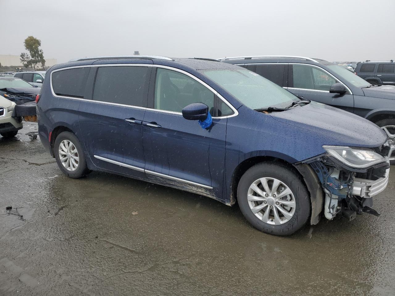 2018 Chrysler Pacifica VIN 2C4RC1BG2JR115317 Copart auction photo, front end damage thumbnail 4