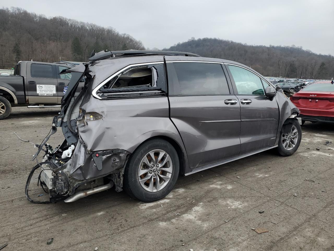 2021 Toyota Sienna VIN 5TDJRKECXMS052196 Copart auction photo, all over damage thumbnail 3