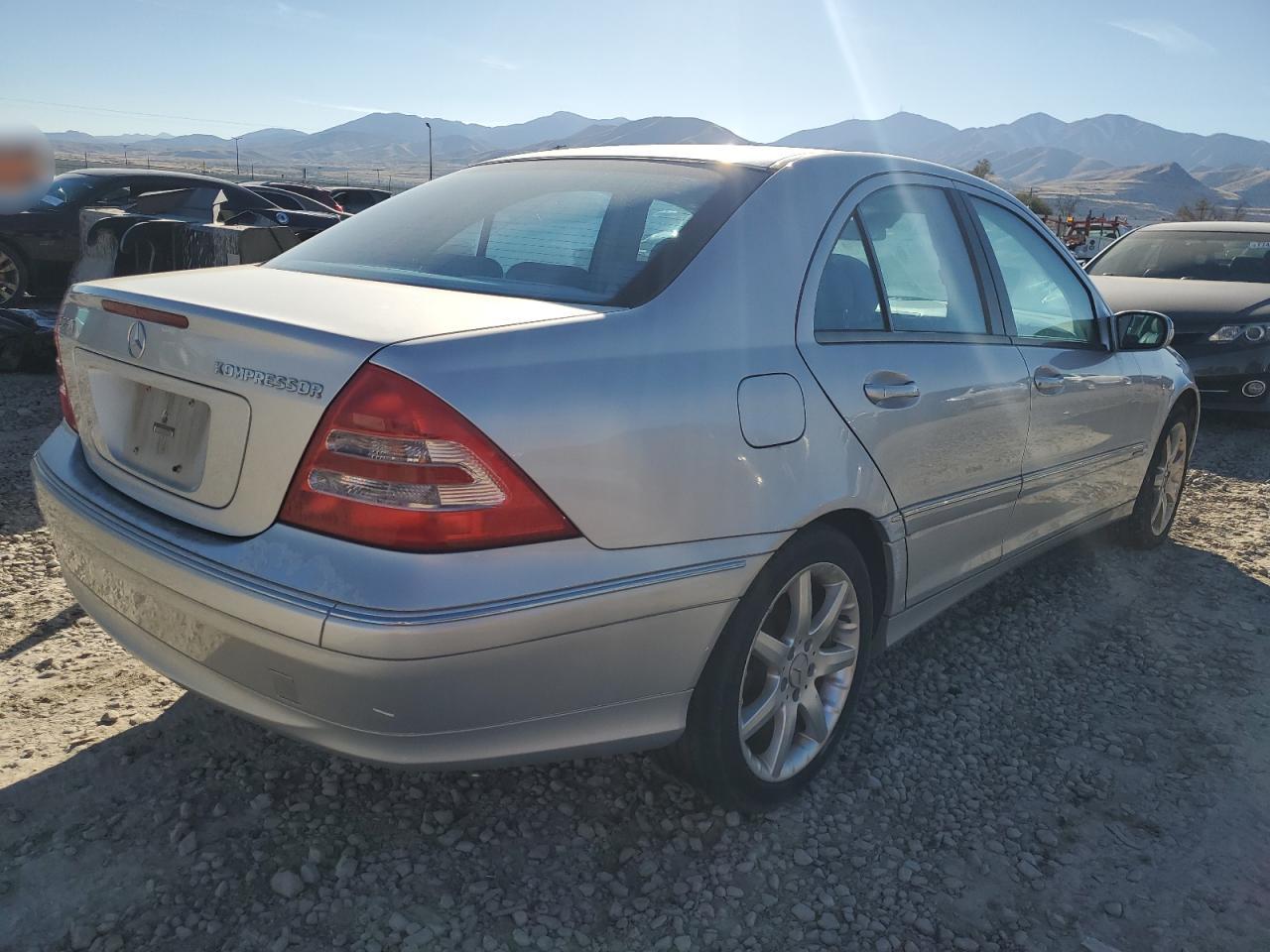 2003 Mercedes-Benz C-klasse VIN WDBRF40J03F431153 Copart auction photo, normal wear damage thumbnail 3