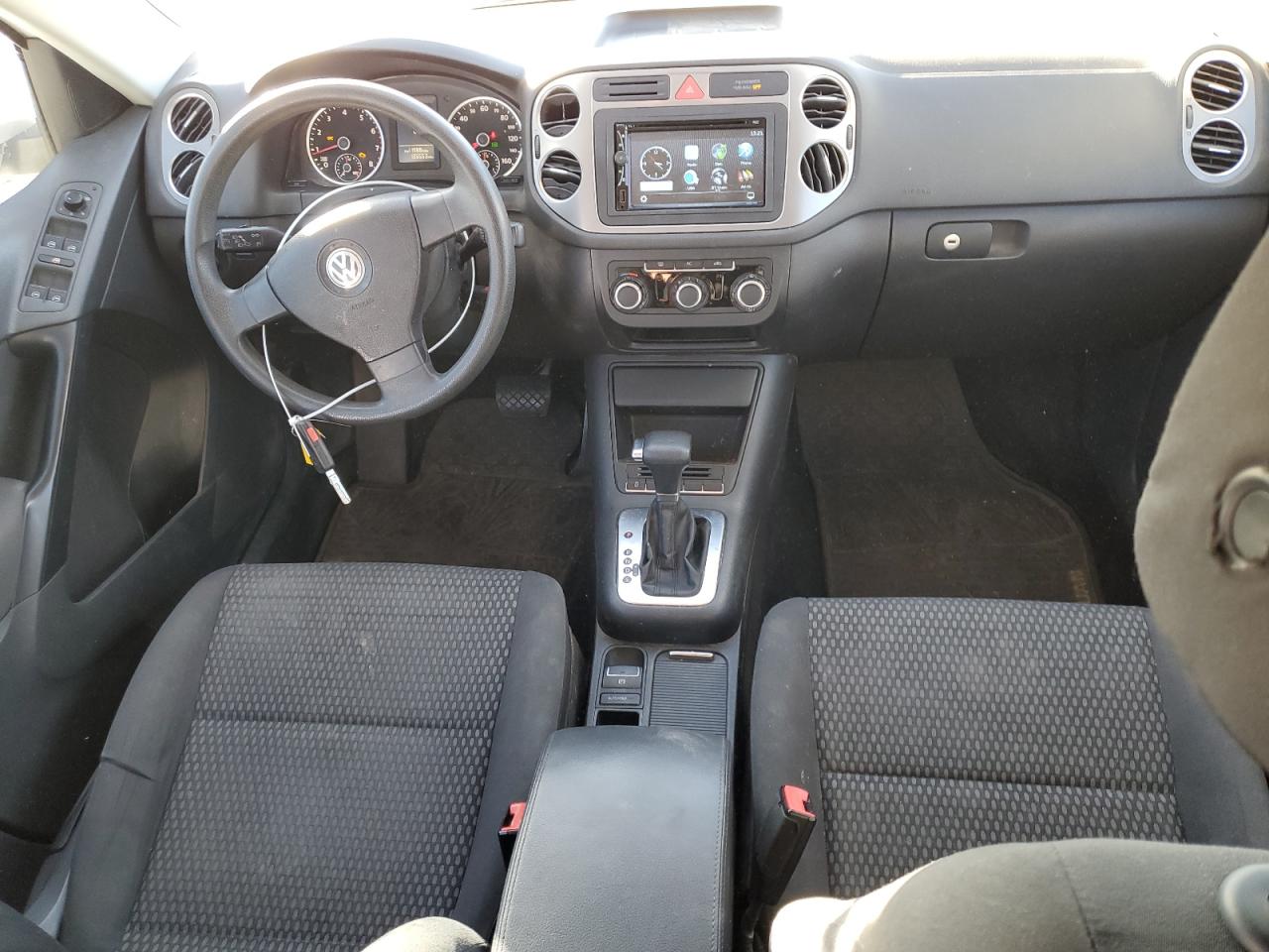 2010 Volkswagen Tiguan VIN WVGAV7AX5AW513491 Copart auction photo, vandalism / minor dent/scratches damage thumbnail 8