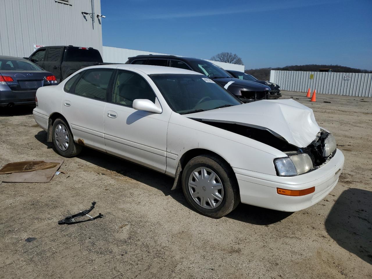1997 Toyota Avalon VIN 4T1BF12B5VU206762 Copart auction photo, front end / minor dent/scratches damage thumbnail 4