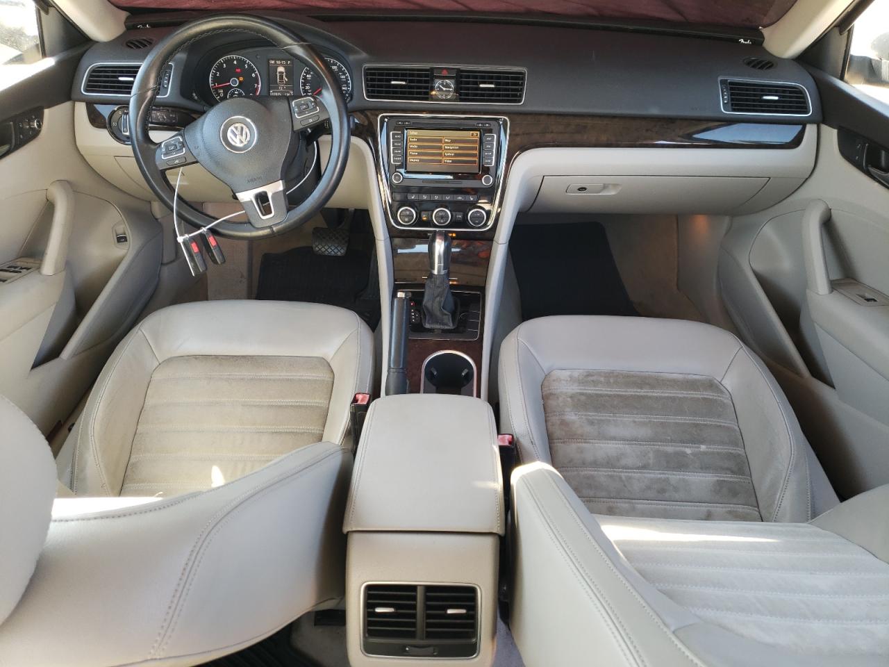 2014 Volkswagen Passat VIN 1VWCS7A3XEC074389 Copart auction photo, front end / minor dent/scratches damage thumbnail 8